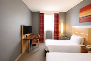 Camera Classic Matrimoniale / Doppia letti singoli | In-room safe, desk, blackout drapes, soundproofing - LVG Hotel Collection - Bergamo West (Mozzo)