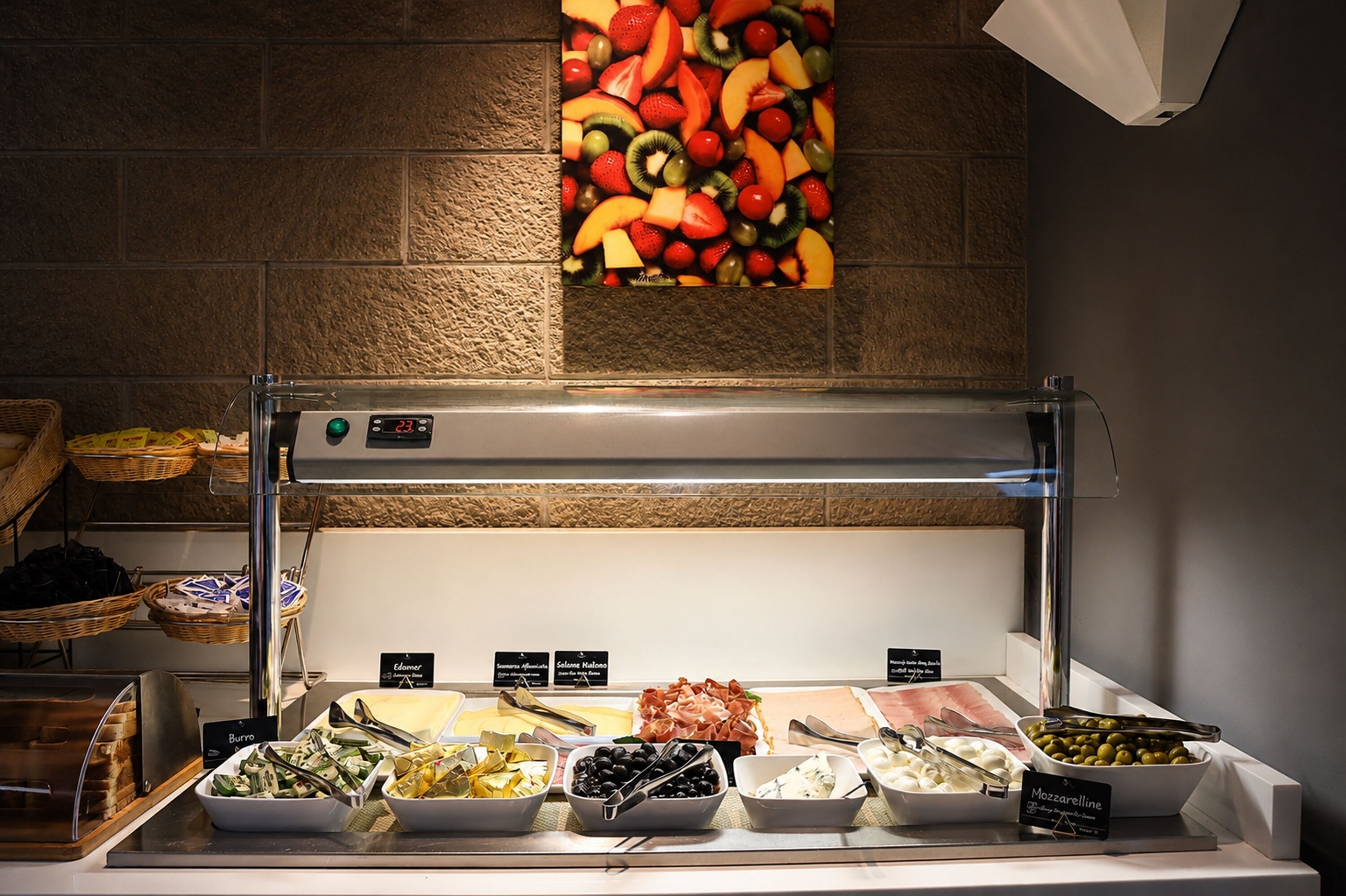 Colazione a buffet a pagamento, servita tutte le mattine 