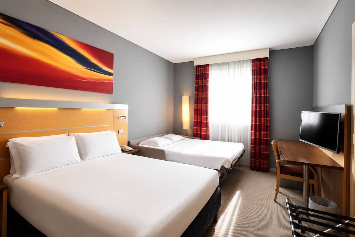 Camera Classic Francese con Divano letto | In-room safe, desk, blackout drapes, soundproofing