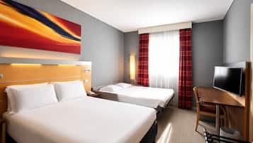 Camera Classic Francese con Divano letto | In-room safe, desk, blackout drapes, soundproofing
