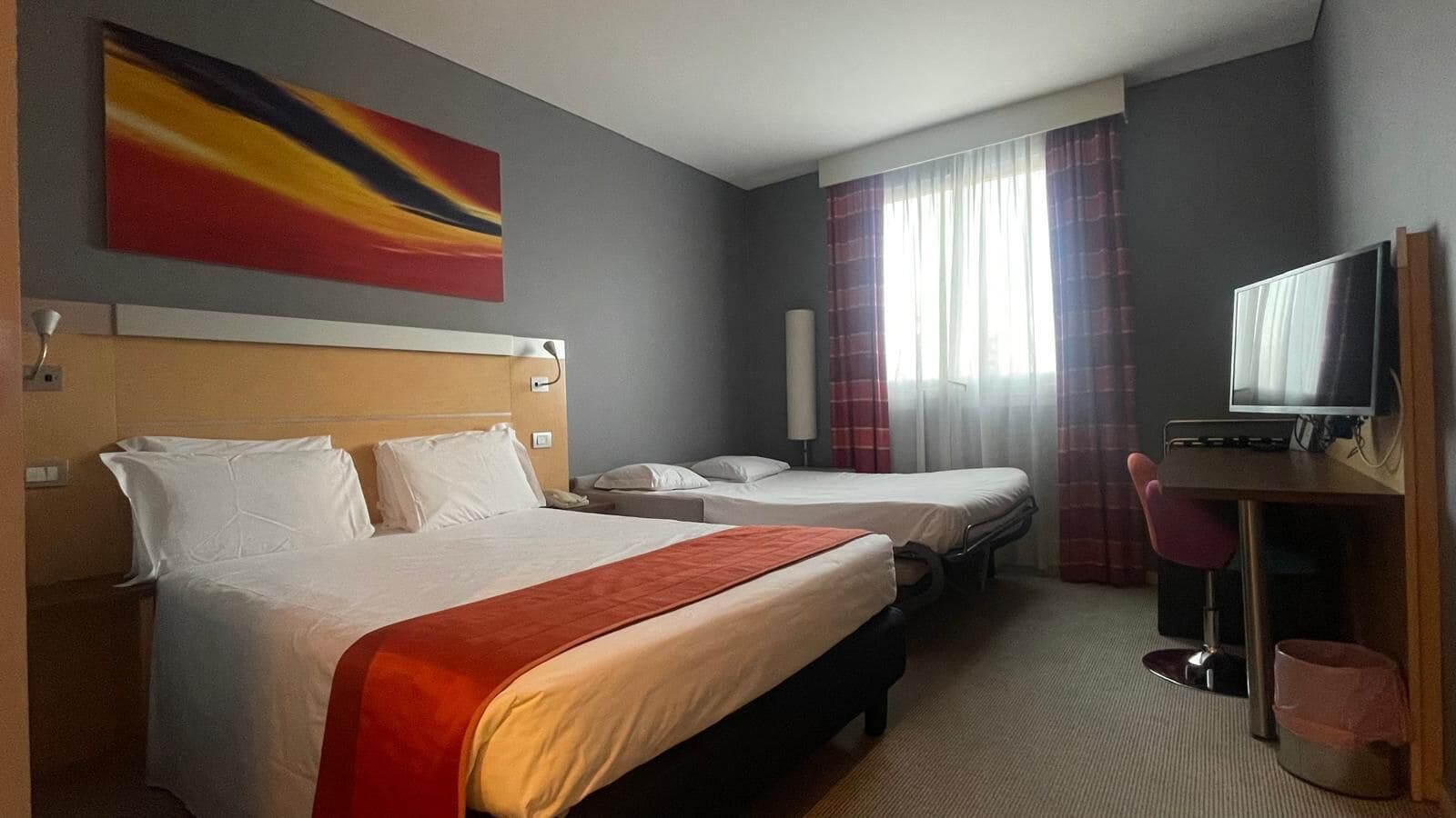 Family Room | In-room safe, desk, blackout drapes, soundproofing