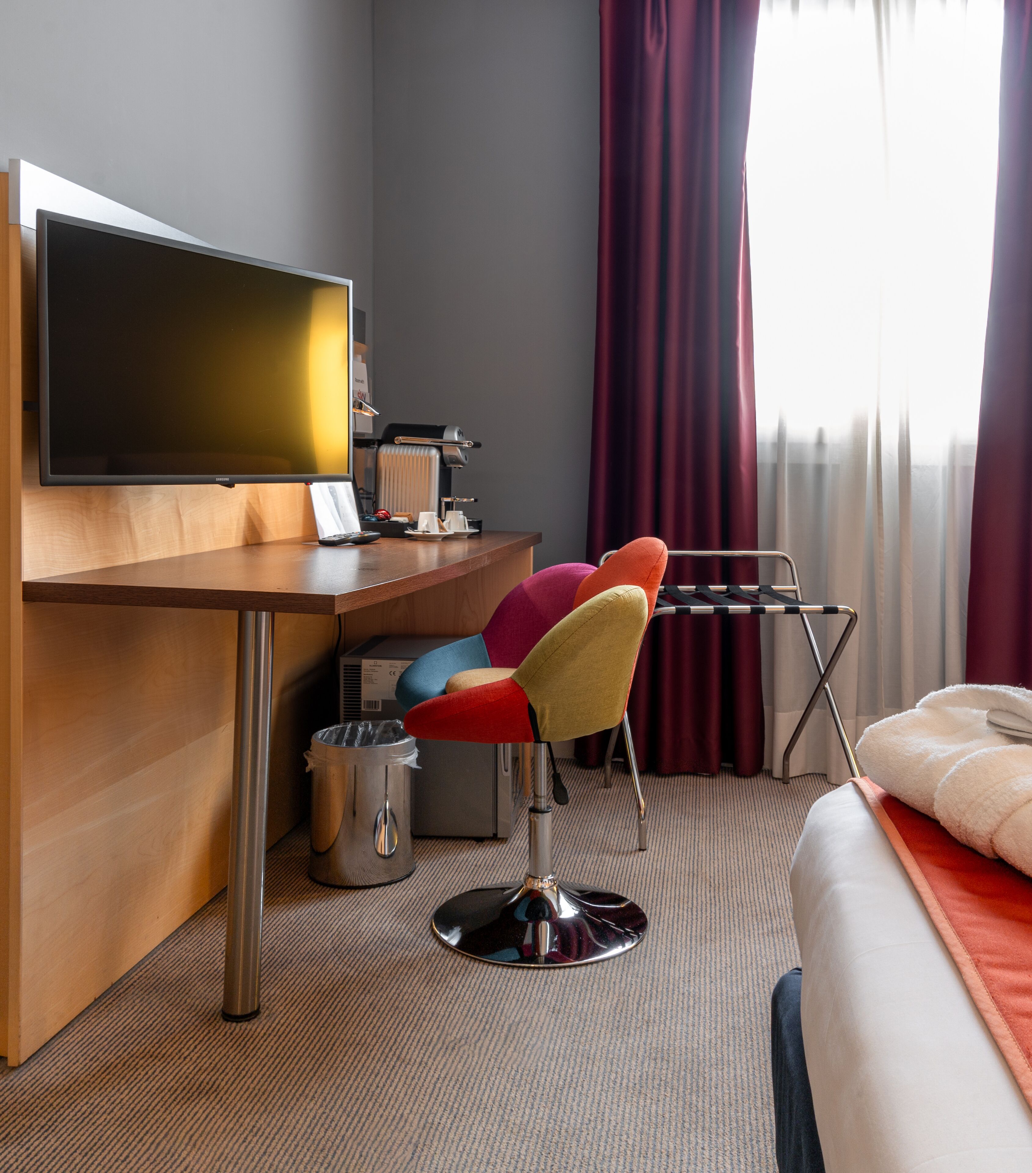 small single room | in-room safe, desk, blackout curtains, soundproofing