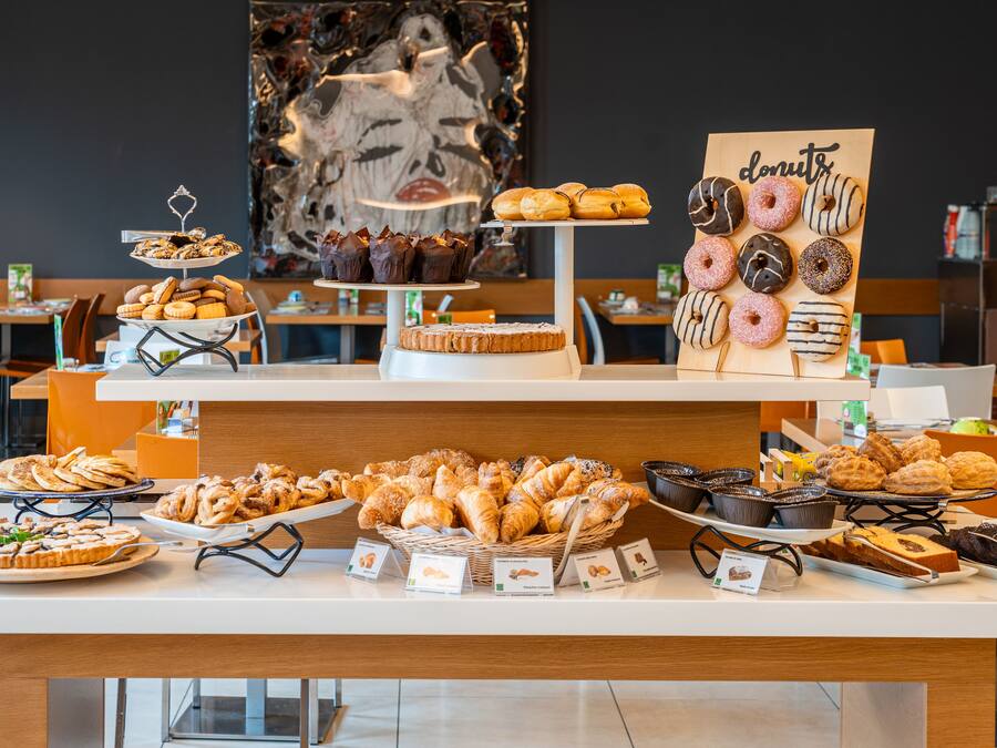 Colazione a buffet, servita tutte le mattine (15 EUR a persona)
