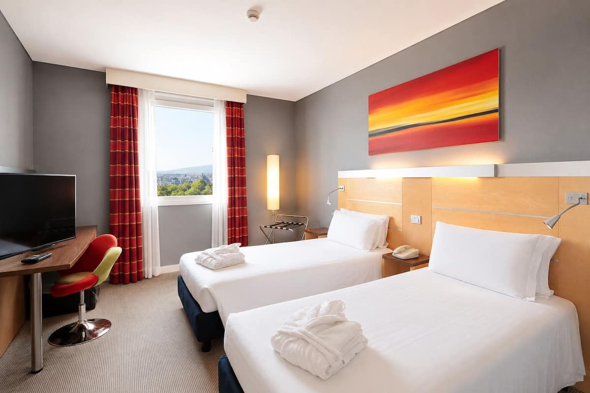 Due Camere Classic Comunicanti  | In-room safe, desk, blackout drapes, soundproofing