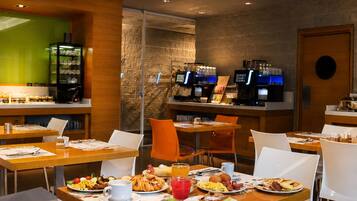 Tägliches Frühstücksbuffet gegen Gebühr