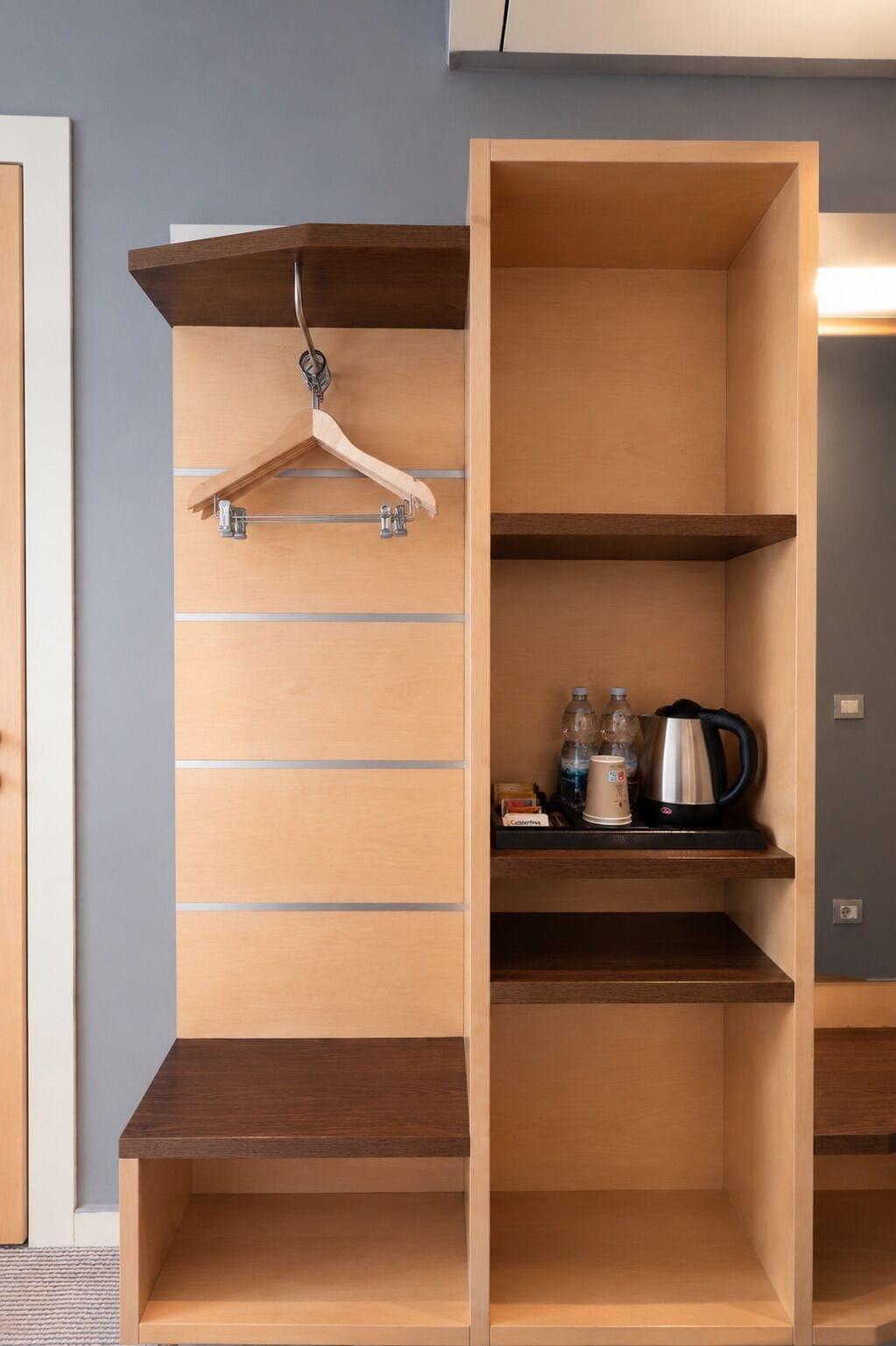 Caja de seguridad en la habitación, escritorio y cortinas blackout 