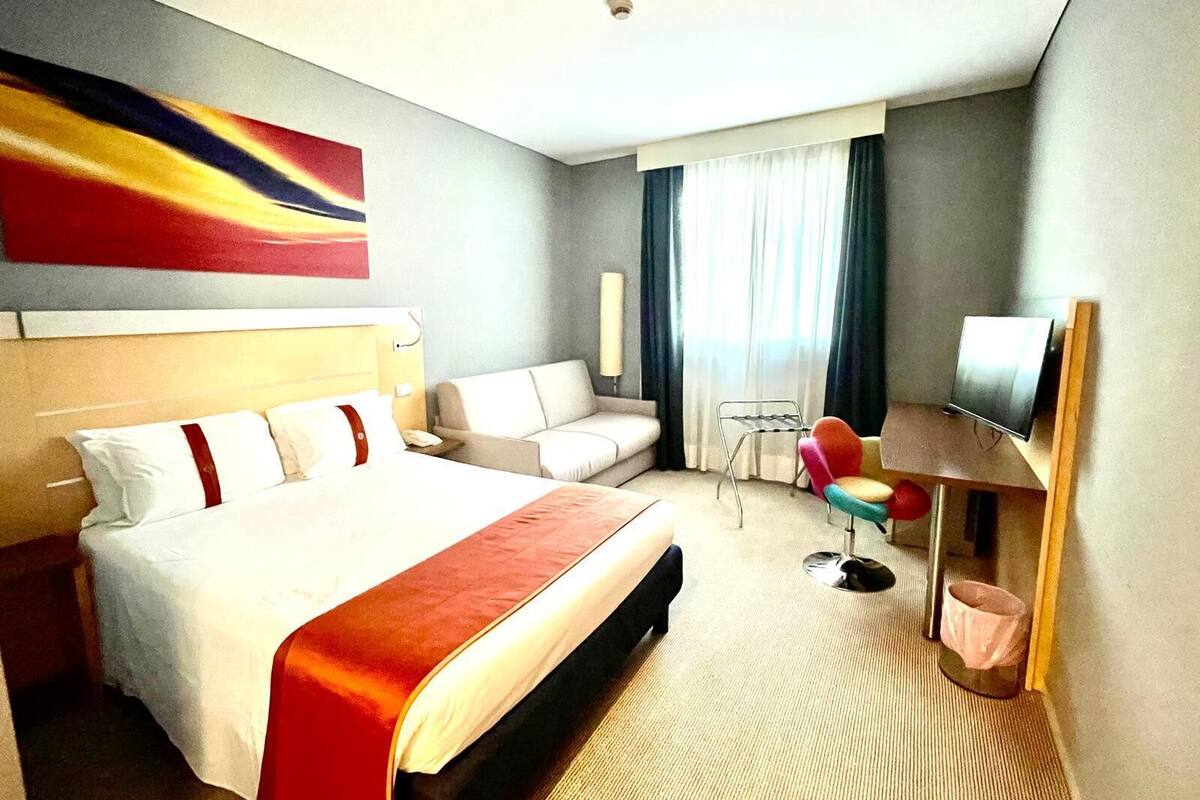 Double Queen Room | 객실 내 금고, 책상, 암막 커튼, 방음 설비