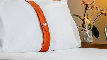 Double Queen Room | Zimmersafe, Schreibtisch, Verdunkelungsvorhänge, schallisolierte Zimmer