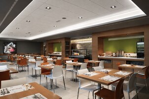 Colazione a buffet a pagamento, servita tutte le mattine