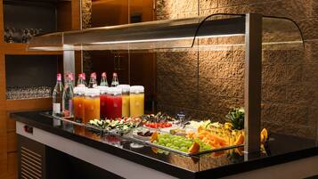 Tägliches Frühstücksbuffet gegen Gebühr