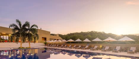 Outdoor pool, pool umbrellas, sun loungers