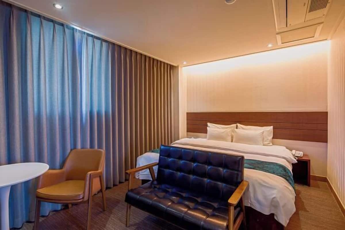 Roupas de cama premium, individualmente mobiliados, escrivaninha