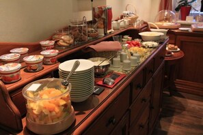 Daily buffet breakfast (EUR 8.90 per person)