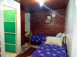 Standard Twin Room | Individually decorated, individually furnished, iron/ironing board - Casa Posada Amelia (Bogotá)