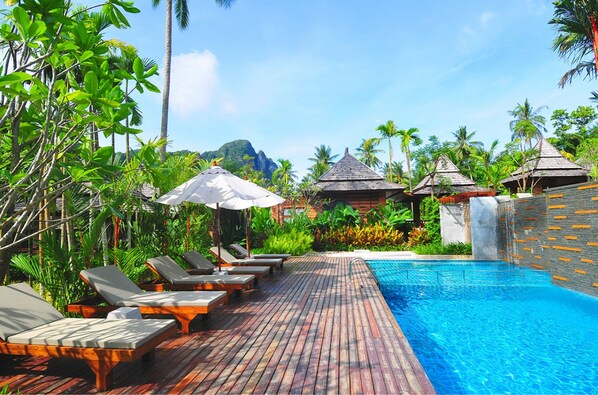 2 piscines extérieures