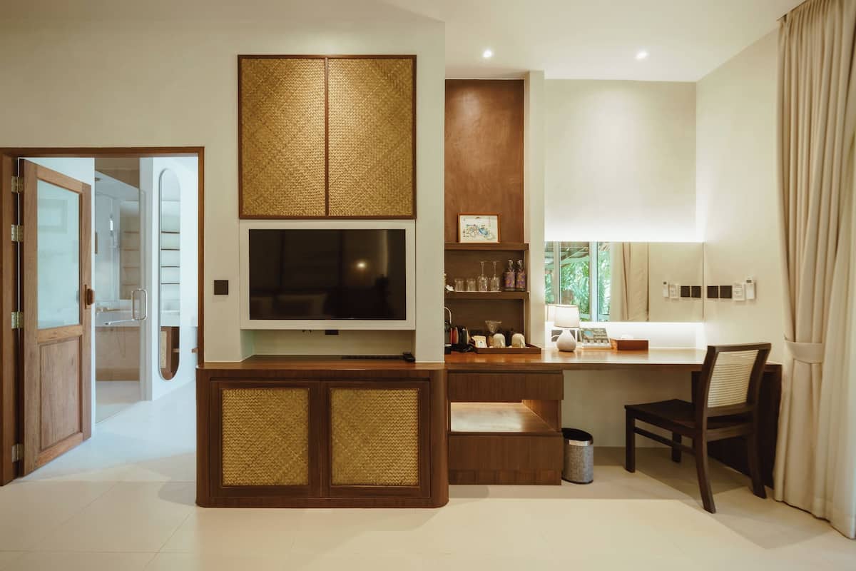 sainai forest | 2 bedrooms, down duvets, minibar, in-room safe