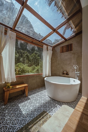 Pano Cliff View Cottage | Bathroom | Free toiletries, hair dryer, bathrobes, slippers - Ban Sainai Resort (Krabi)