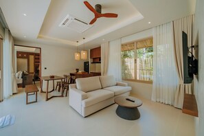 42-inch LCD TV with cable channels, TV - Ban Sainai Resort (Krabi)