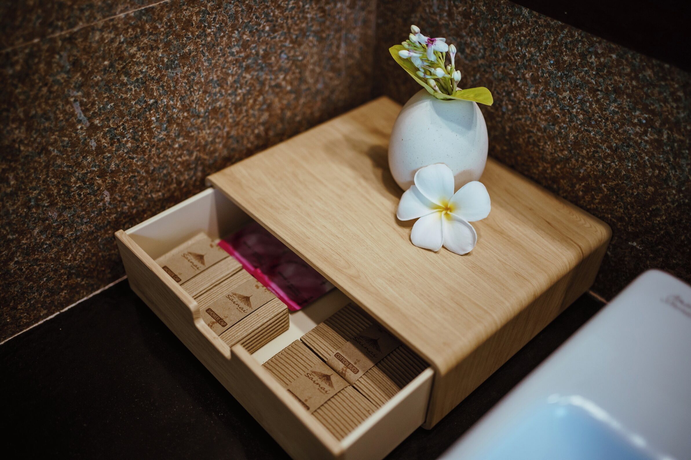 grand pond view cottage (adults only) | bathroom | free toiletries, hair dryer, bathrobes, slippers