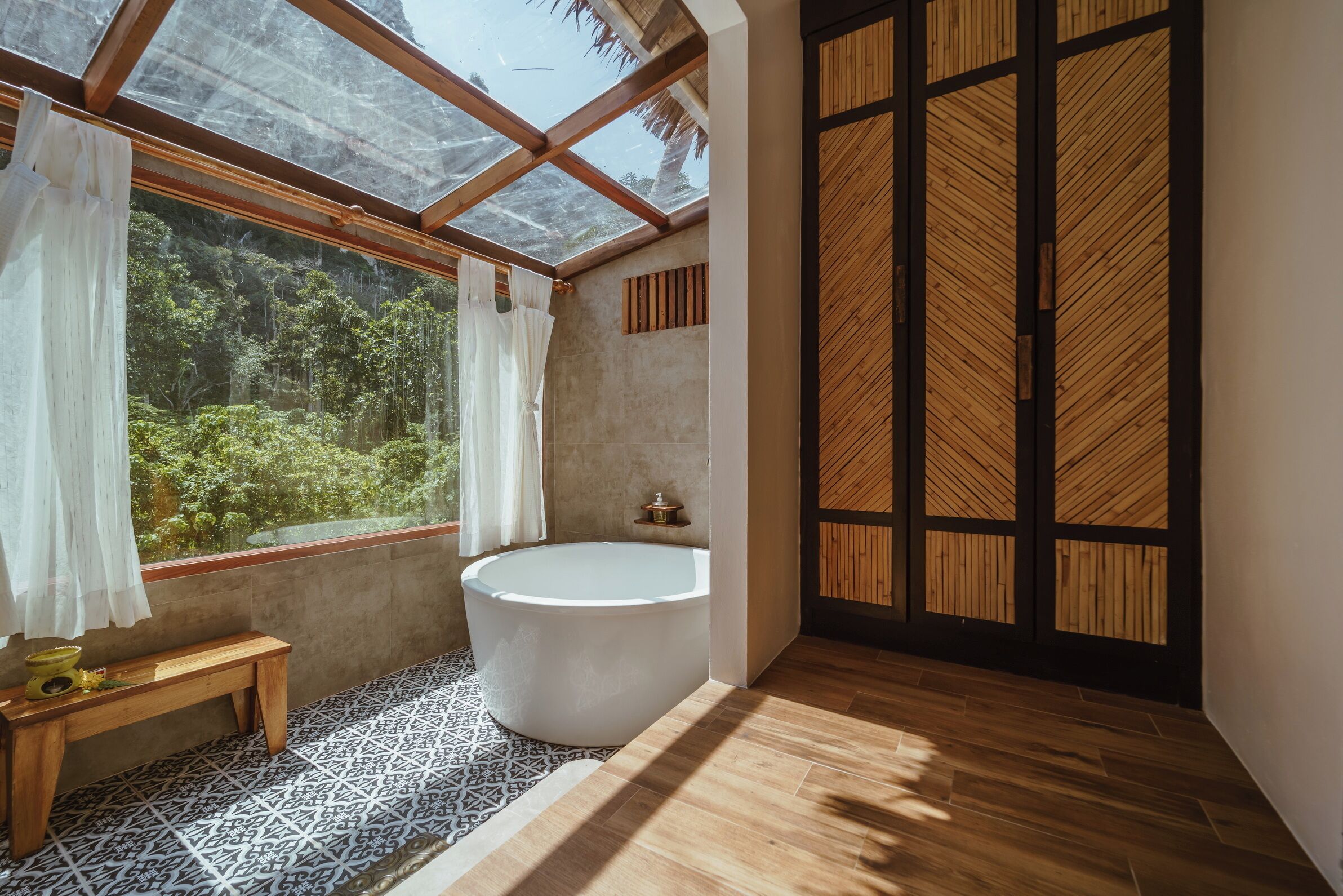 pano cliff view cottage | bathroom | free toiletries, hair dryer, bathrobes, slippers