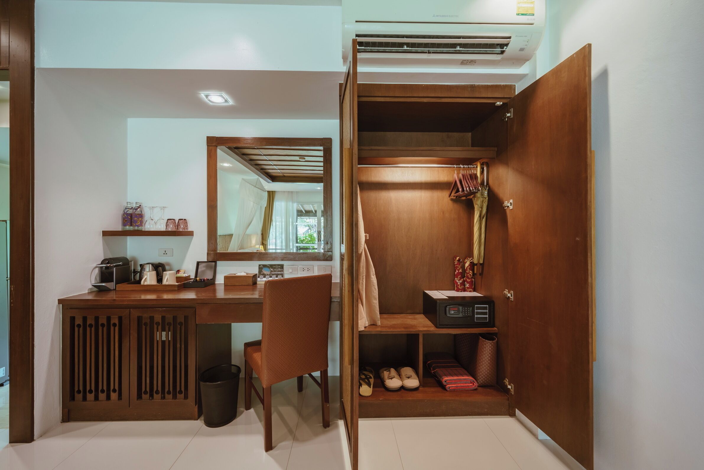 tropical family | 2 bedrooms, down duvets, minibar, in-room safe