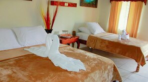 三人房 | 免费 WiFi、床单