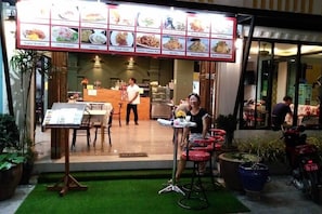 2 restaurants; breakfast, lunch, and dinner served - Ansino Bukit (Patong)