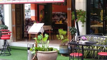 2 restaurants, breakfast, lunch, dinner served; Thai cuisine
