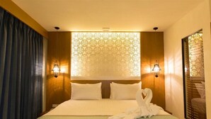 In-room safe, desk, blackout drapes, soundproofing - Ansino Bukit (Patong)