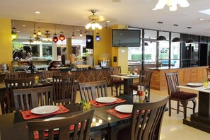 2 restaurants, breakfast, lunch, dinner served; Thai cuisine - Ansino Bukit (Patong)