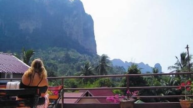 A balcony with a view of a mountain and palm trees. - Aonang Grand Inn (Krabi)