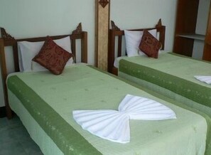 Caja de seguridad en la habitación y escritorio 