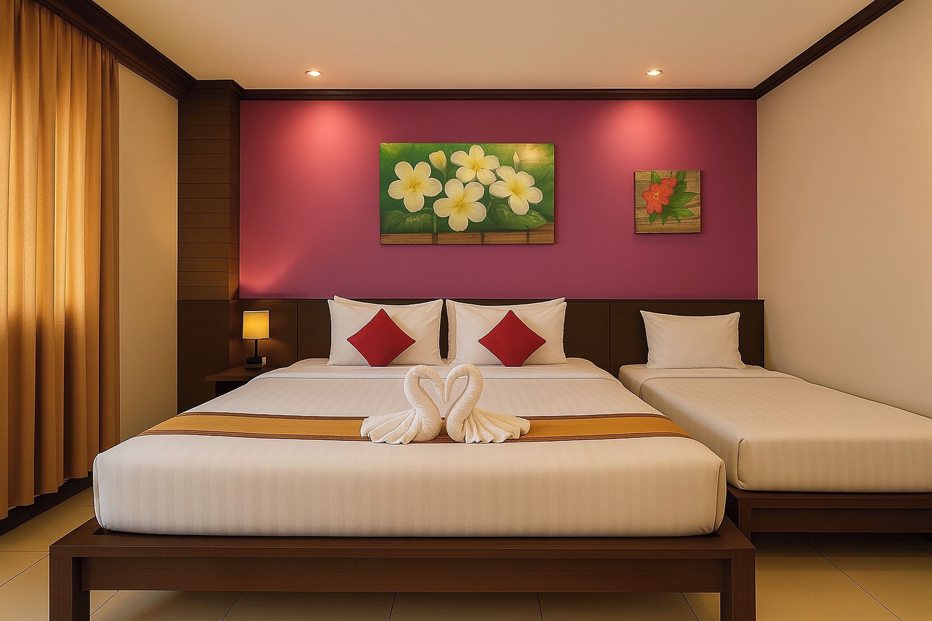 Una habitación de hotel con una cama grande, dos camas más pequeñas y una mesita de noche con una lámpara.
