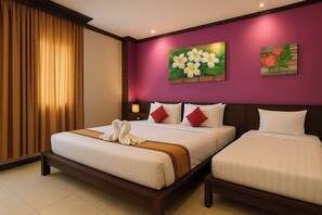 Escritorio, wifi gratis y ropa de cama 