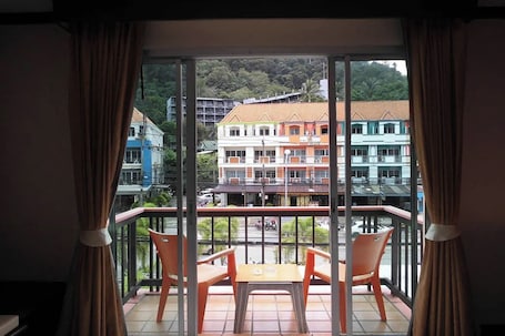 Superior City View Room | Desk, free WiFi, bed sheets