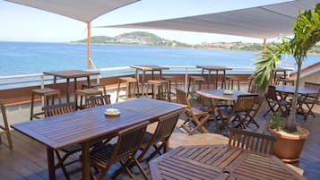Breakfast served, ocean views