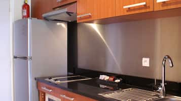 Studio, Sea View | Private kitchenette