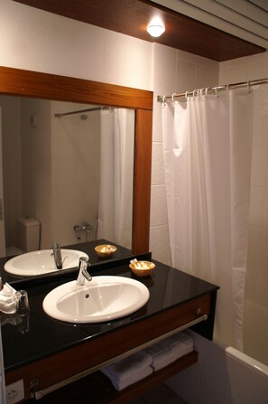 Studio, Sea View | Bathroom - Le Stanley Hotel and Suites (Nouméa)