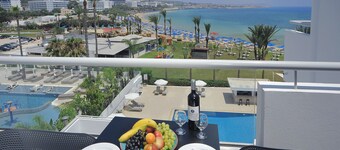 Okeanos Beach Boutique Hotel