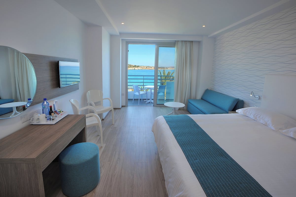 ห้องแฟมิลี่สวีท, วิวทะเล | ผ้าปูที่นอนฝ้ายอียิปต์, เตียง Select Comfort, ตู้นิรภัยในห้องพัก