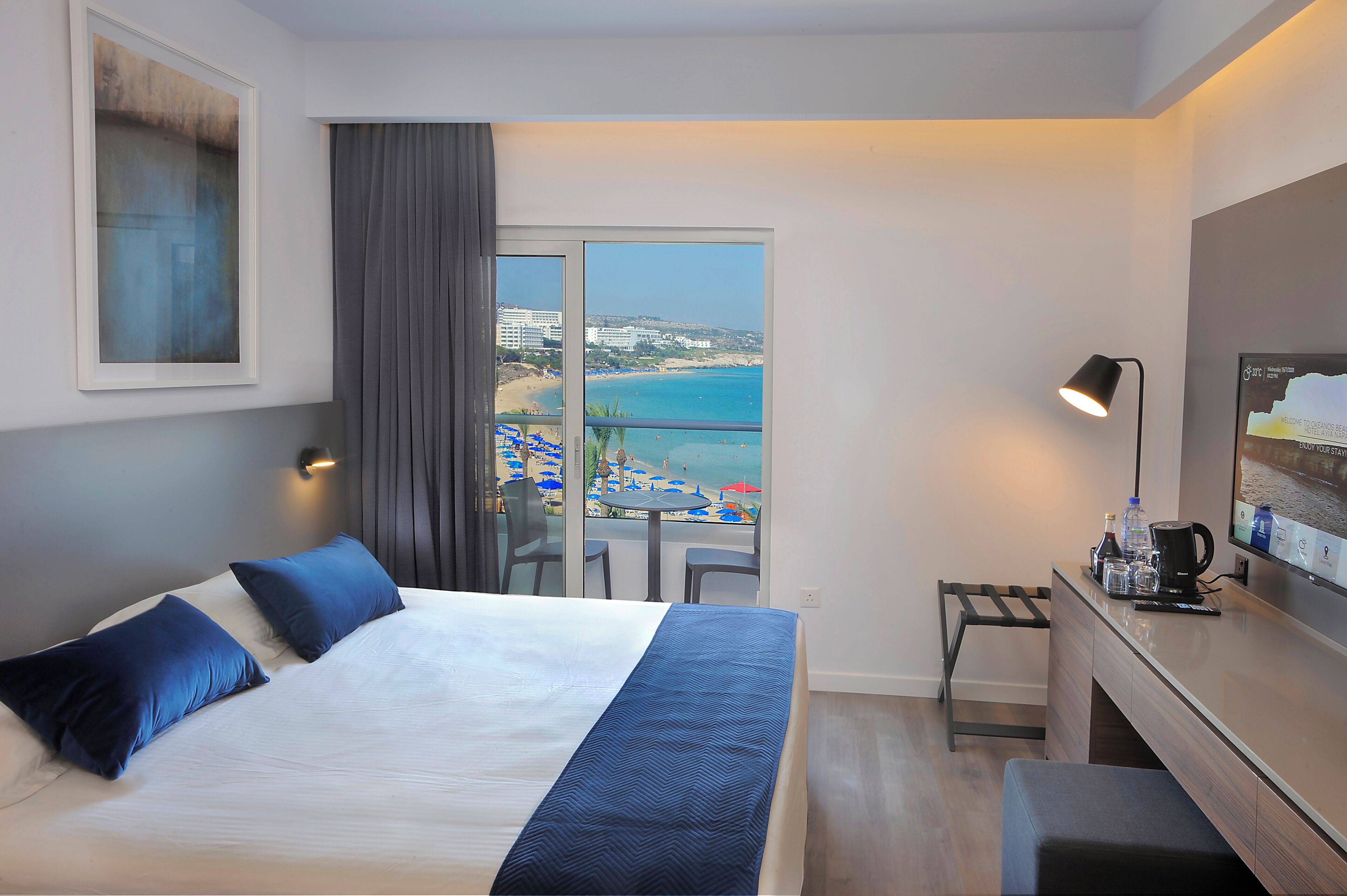 Egyptian cotton sheets, Select Comfort beds, in-room safe, desk