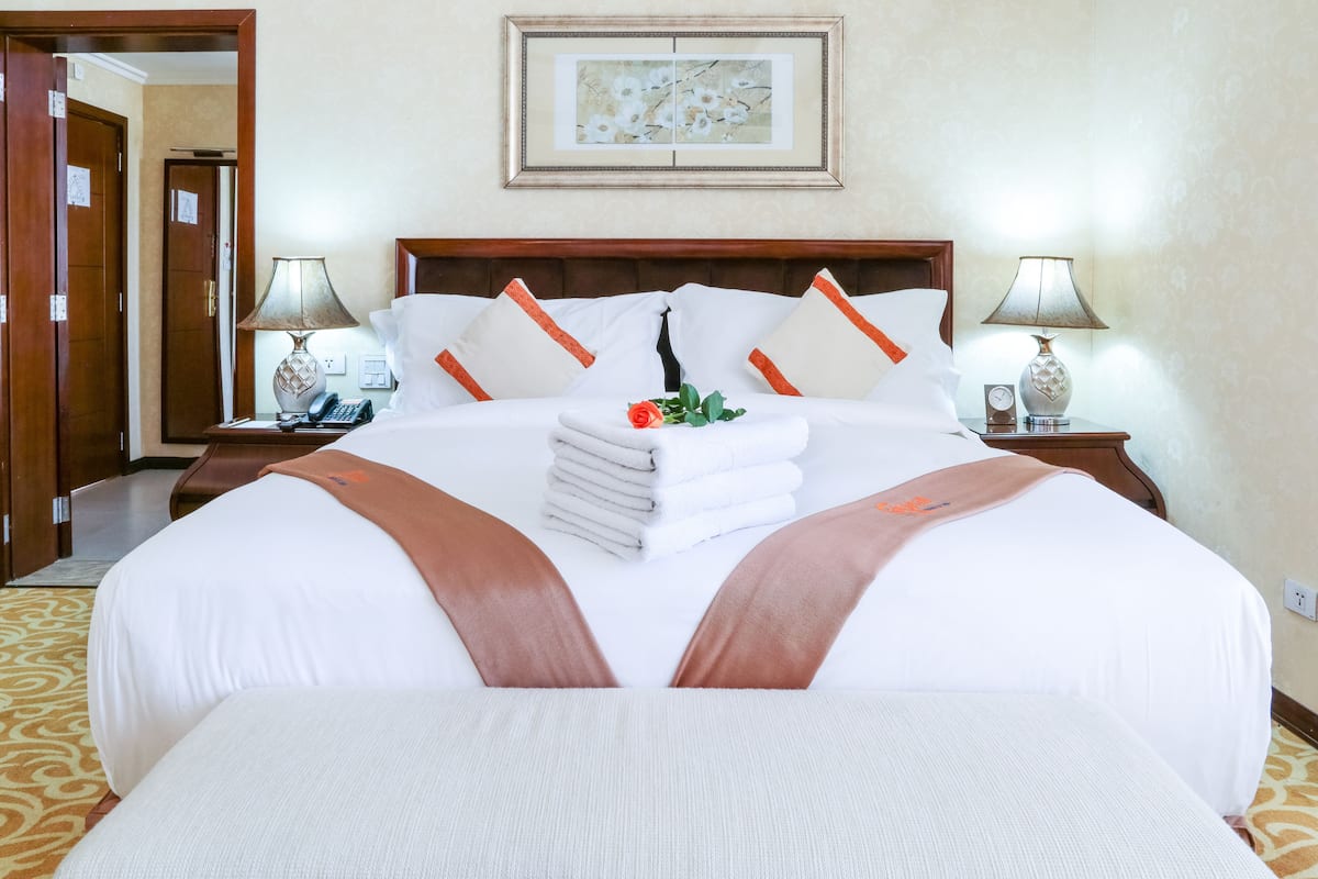 superior room, 1 king bed | 1 bedroom, egyptian cotton sheets, premium bedding, down duvets