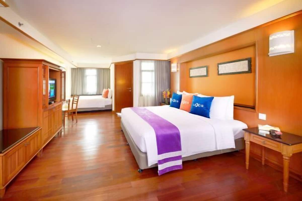 Premium bedding, minibar, in-room safe, desk