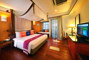 Executive Water Chalet | Premium bedding, minibar, in-room safe, desk