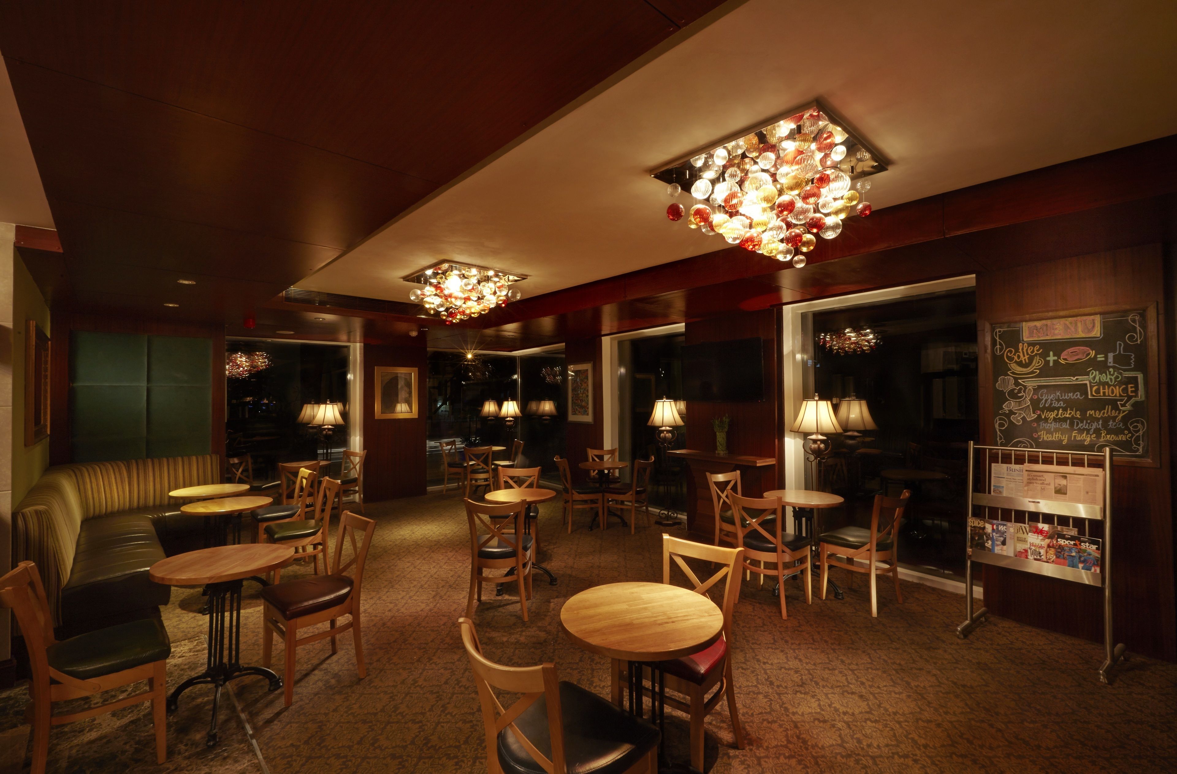 تقديم الإفطار والغداء والعشاء