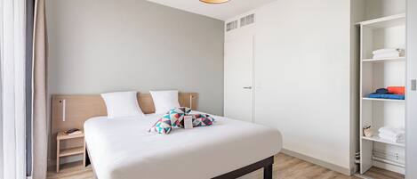 Căn hộ | Bàn, phòng cách âm, bàn ủi/dụng cụ ủi quần áo