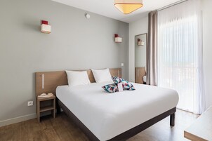 Studio, 1 Double Bed | Desk, soundproofing, iron/ironing board, free cribs/infant beds