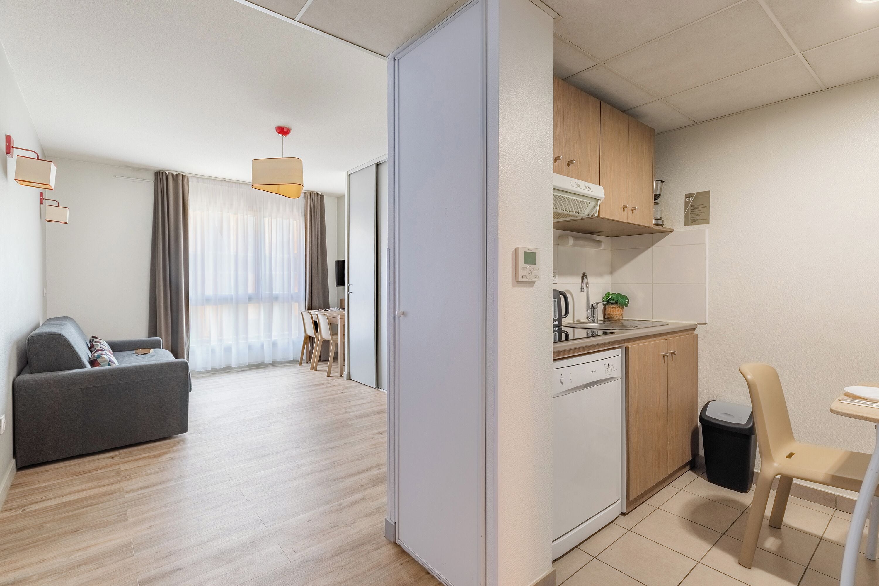 Grand Appartement | Cuisine privée | Réfrigérateur, micro-ondes, plaque de cuisson, lave-vaisselle