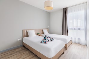 Grand Apartment | Desk, soundproofing, iron/ironing board, free cribs/infant beds