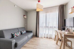 Apartment | Desk, soundproofing, iron/ironing board, free cribs/infant beds